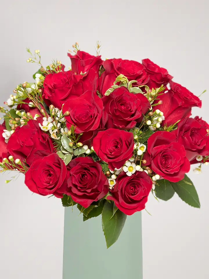 Bouquet di roselline rosse close up